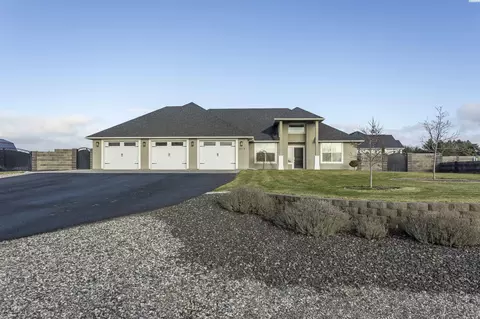 7319 W Richardson Rd, Pasco, WA 99301 photo 3