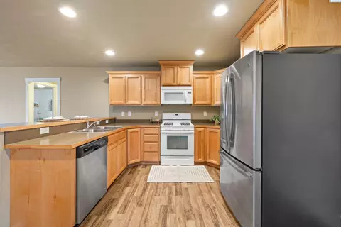 5613 Denver Dr, Pasco, WA 99301 photo 5