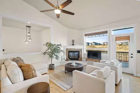 810 SW Center St, Pullman, WA 99163 photo 3