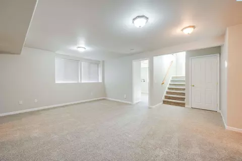 Living - 420 NW Thomas St, Pullman, WA 99163 photo 6 of 6