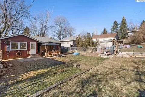 1120 NW Clifford St, Pullman, WA 99163 photo 2