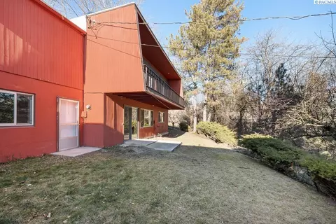 Exterior - 1480 NW Orion Dr, Pullman, WA 99163 photo 4 of 6