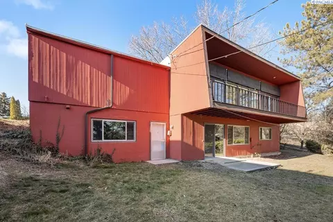 Exterior - 1480 NW Orion Dr, Pullman, WA 99163 photo 5 of 6