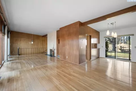Living - 1480 NW Orion Dr, Pullman, WA 99163 photo 3 of 6
