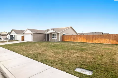 6210 Rocket Ln, Pasco, WA 99301 photo 2