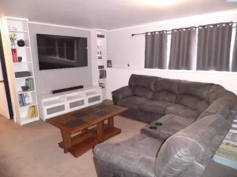 Living - 140 NW Dillon, Pullman, WA 99163 photo 2 of 2