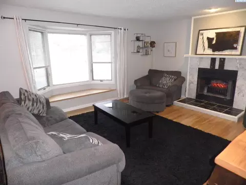 Living - 140 NW Dillon, Pullman, WA 99163 photo 1 of 2