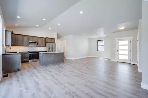 Living - 590 SW Cayuse St, Pullman, WA 99163 photo 1 of 7