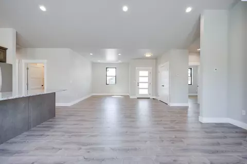 Living - 590 SW Cayuse St, Pullman, WA 99163 photo 3 of 7