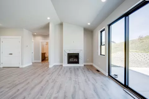 Living - 590 SW Cayuse St, Pullman, WA 99163 photo 2 of 7