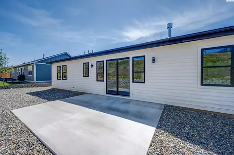 Exterior - 590 SW Cayuse St, Pullman, WA 99163 photo 3 of 8