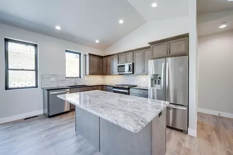 Kitchen - 590 SW Cayuse St, Pullman, WA 99163 photo 3 of 4