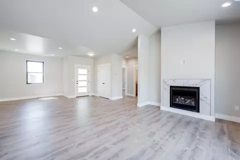 Living - 590 SW Cayuse St, Pullman, WA 99163 photo 5 of 7