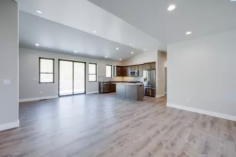 Living - 590 SW Cayuse St, Pullman, WA 99163 photo 4 of 7