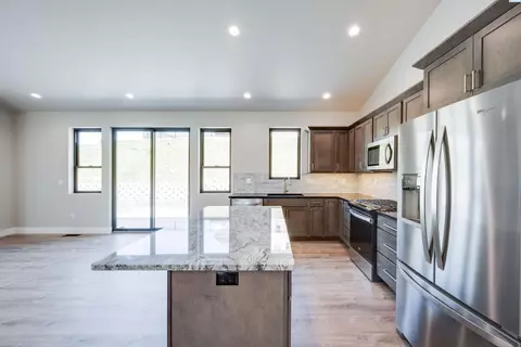 Kitchen - 590 SW Cayuse St, Pullman, WA 99163 photo 4 of 4