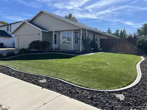 7704 Estevan Dr, Pasco, WA 99301 photo 1