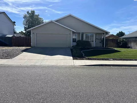 7704 Estevan Dr, Pasco, WA 99301 photo 2