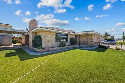 303 N Ave B, Grandview, WA 98930