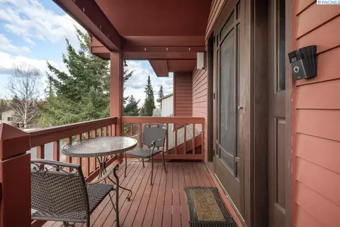 813 SEdge Knoll Dr, Pullman, WA 99163 photo 2