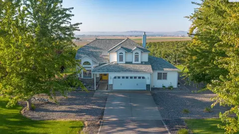 206 Aries Dr, Pasco, WA 99301 photo 1