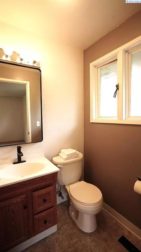 Bath - 232 NW Timothy, Pullman, WA 99163 photo 1 of 5