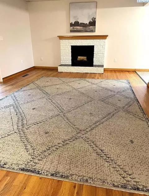 Living - 232 NW Timothy, Pullman, WA 99163 photo 2 of 5