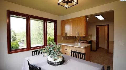 Dining - 232 NW Timothy, Pullman, WA 99163 photo 1 of 2