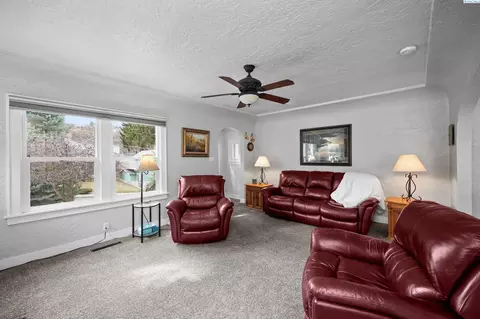 Living - 809 S Mill St, Colfax, WA 99111 photo 3 of 3