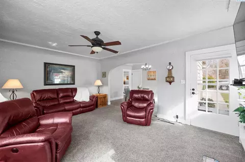 Living - 809 S Mill St, Colfax, WA 99111 photo 2 of 3