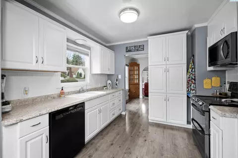 Kitchen - 809 S Mill St, Colfax, WA 99111 photo 2 of 3
