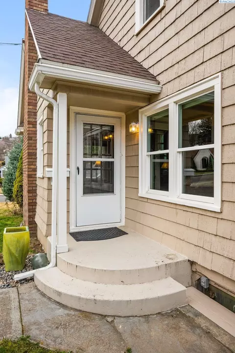 Exterior - 809 S Mill St, Colfax, WA 99111 photo 7 of 8