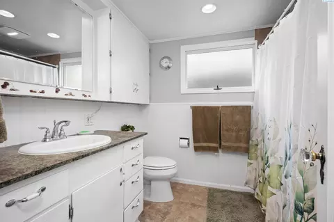 Bath - 809 S Mill St, Colfax, WA 99111 photo 1 of 2