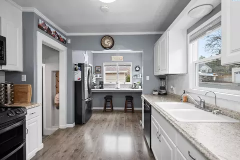 Kitchen - 809 S Mill St, Colfax, WA 99111 photo 1 of 3