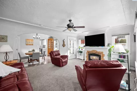 Living - 809 S Mill St, Colfax, WA 99111 photo 1 of 3