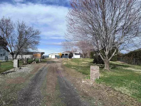 8213 W Ruby St, Pasco, WA 99301 photo 1
