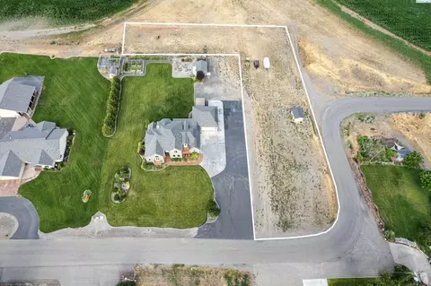 1 Mcdonald Drive, Pasco, WA 99301