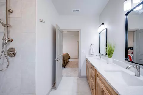Bath - 630 SW Cayuse, Pullman, WA 99163 photo 2 of 4