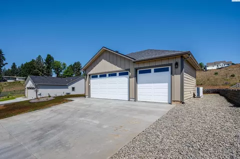 Exterior - 630 SW Cayuse, Pullman, WA 99163 photo 3 of 5