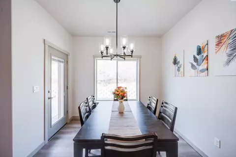 Dining - 630 SW Cayuse, Pullman, WA 99163 photo 1 of 2