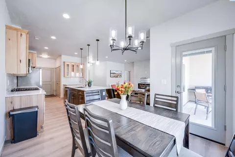 Dining - 630 SW Cayuse, Pullman, WA 99163 photo 2 of 2