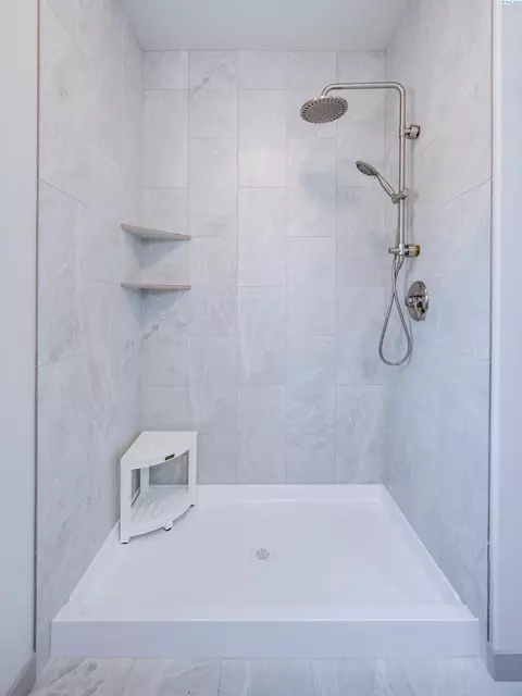 Bath - 630 SW Cayuse, Pullman, WA 99163 photo 3 of 4