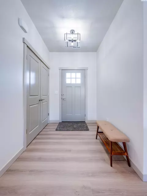 Entry Way - 630 SW Cayuse, Pullman, WA 99163 photo 1 of 2