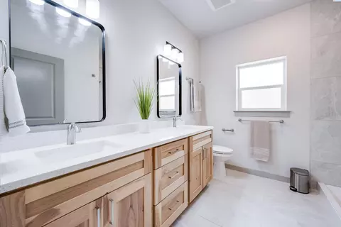 Bath - 630 SW Cayuse, Pullman, WA 99163 photo 1 of 4