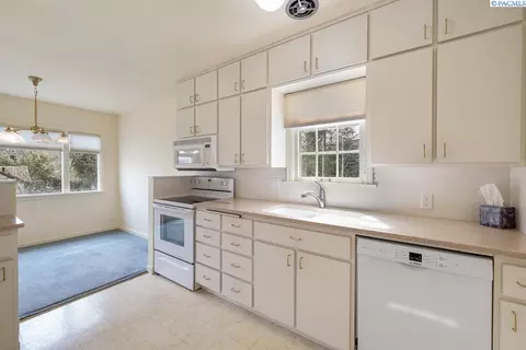 275 SW Shirley, Pullman, WA 99163 photo 5