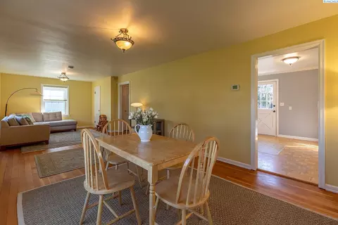 Dining - 525 SE Water St, Pullman, WA 99163 photo 3 of 4