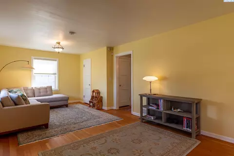 Living - 525 SE Water St, Pullman, WA 99163 photo 1 of 2