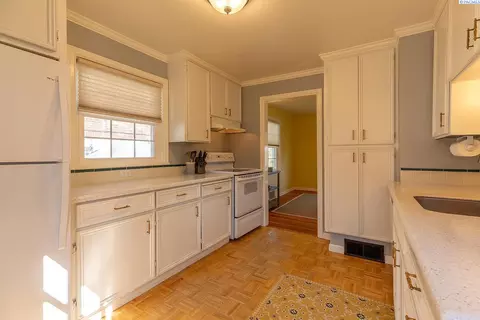 Kitchen - 525 SE Water St, Pullman, WA 99163 photo 3 of 4