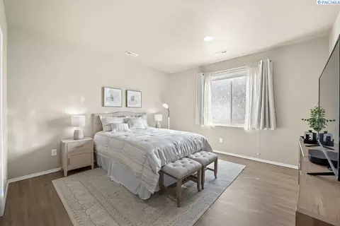 Bedroom - 690 SW Wheat Ridge Dr, Pullman, WA 99163 photo 2 of 3
