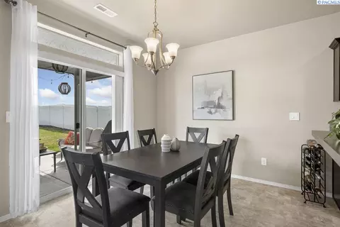 Dining - 690 SW Wheat Ridge Dr, Pullman, WA 99163 photo 1 of 2