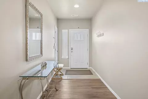 Entry Way - 690 SW Wheat Ridge Dr, Pullman, WA 99163 photo 1 of 1